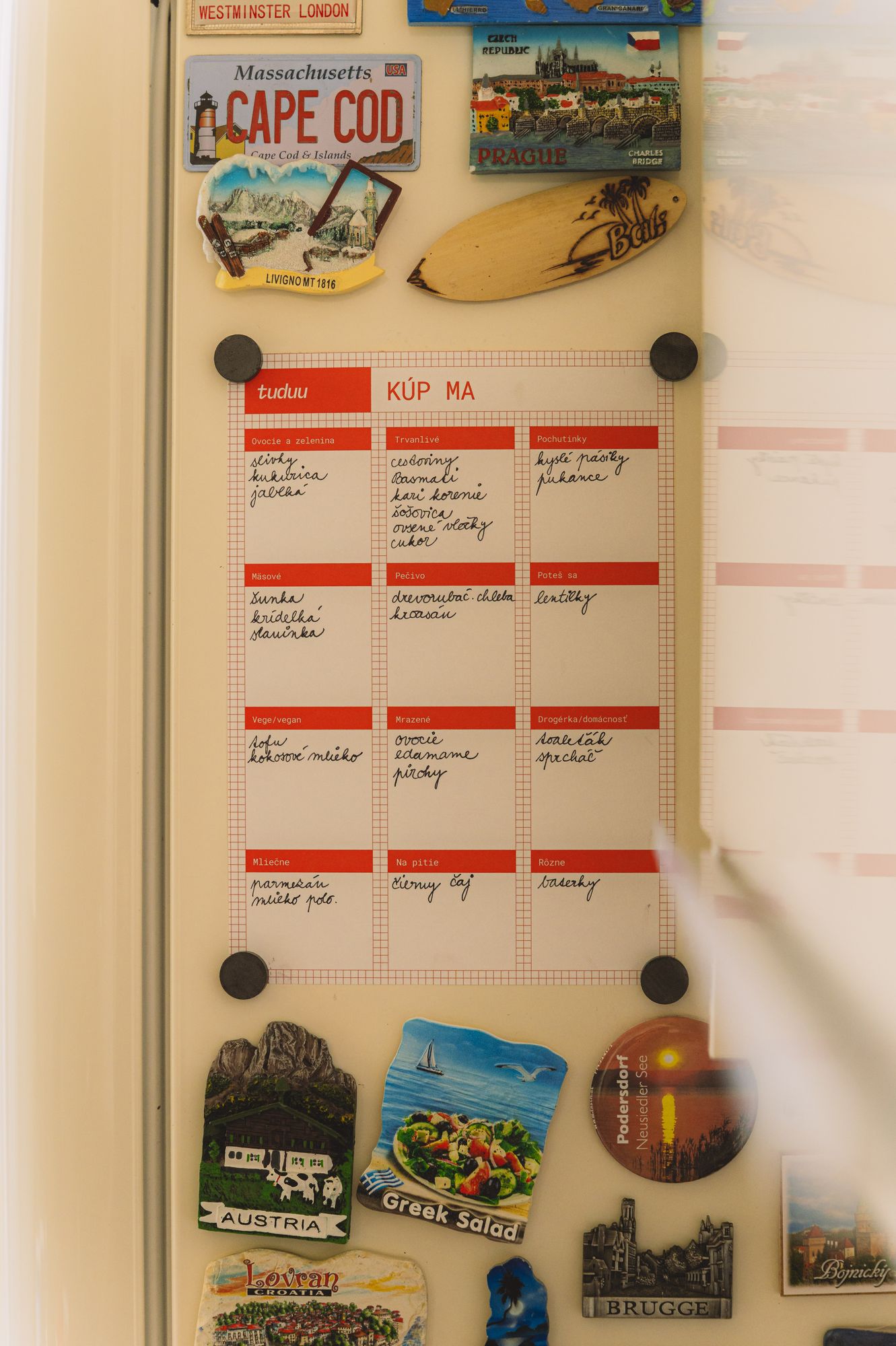 tuduu shopping list on a fridge