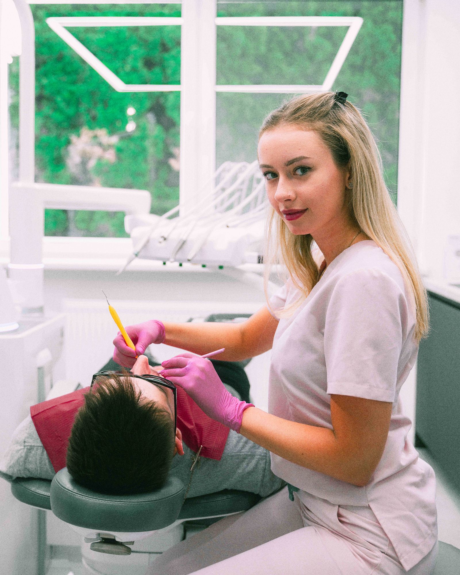 Klinika Vlna dentist at work
